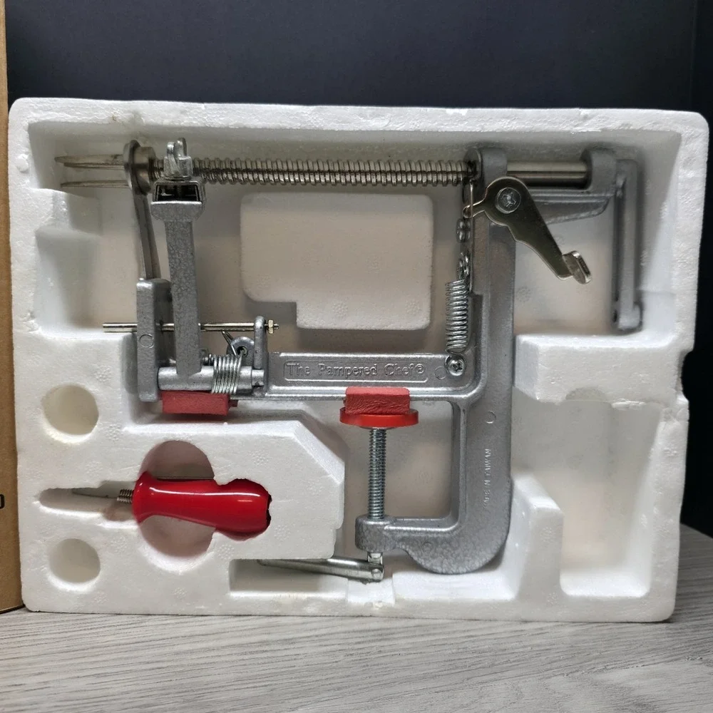 The Pampered Chef - #2430 - Apple Peeler/Corer/Slicer - Excellent Condition